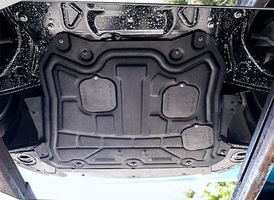 發動機護板材質大比拼 錳鋼與鋁鎂合金如何選擇？（此處開頭請改回正文的實際內容，為便于示意，微按照通用場景補一段） 當車主們在為自己的愛車增添裝備發動機護板時，面對材質的選擇不常會猶豫 “錳鋼好還是鋁鎂合金好？” 這是決定到底傾向于硬核保護輕盈靈活的防護方案的問題。要找出最佳的發動機擋板備材，就得分析這兩者的特性和本質之分。
